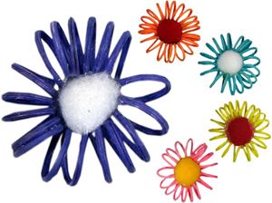 Bild von Blüten aus Rattan, 9er Pack im Polybeutel, Maße: 4,5x4,5x1,5 cm, enthält Blüten in 5 Farben